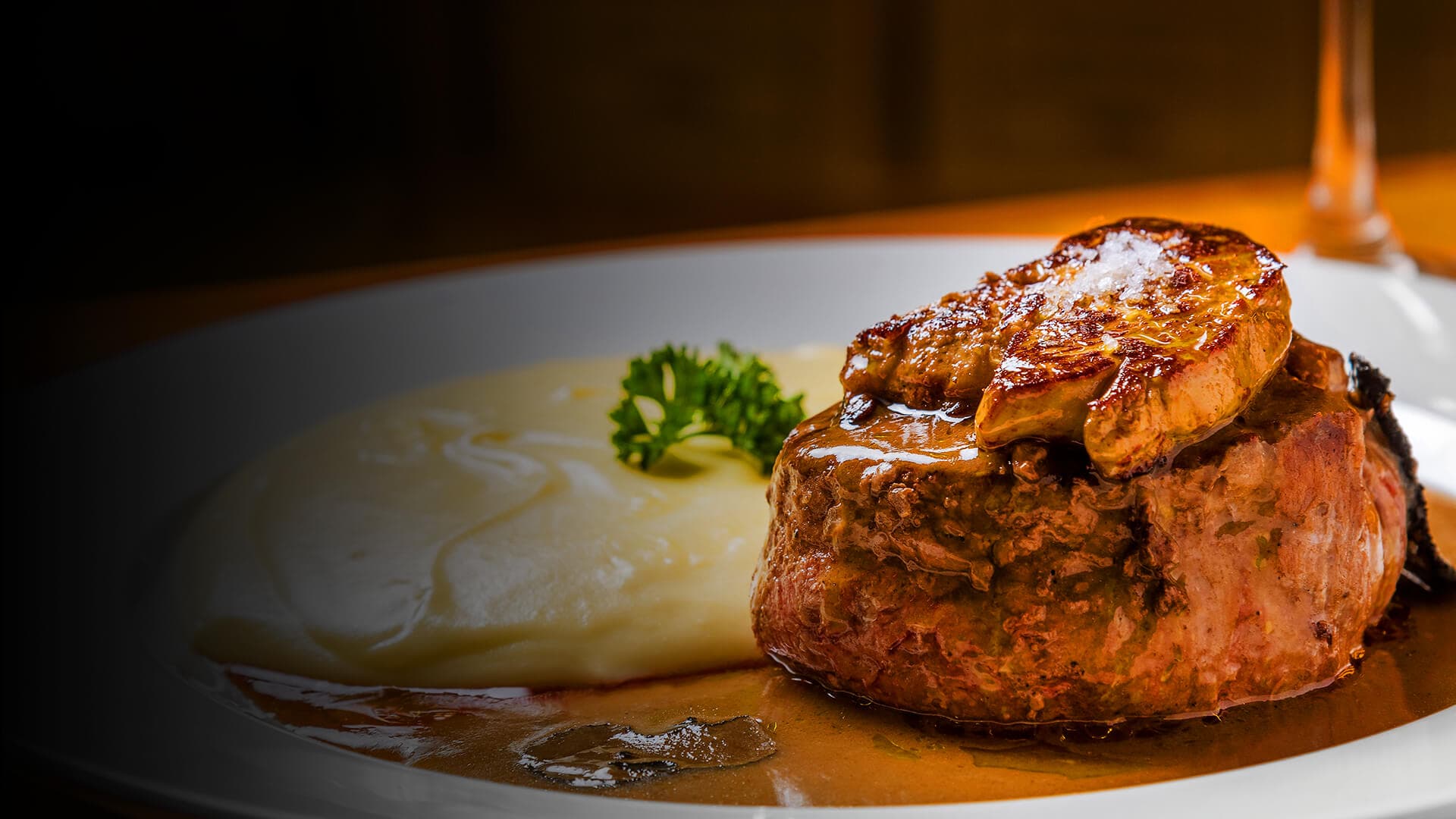Filetto Rossini — filé mignon ao molho de trufa com foie gras