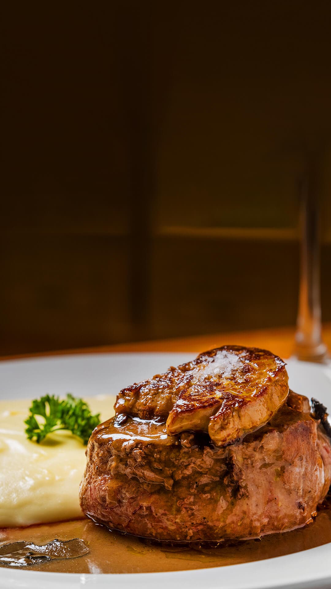 Filetto Rossini — filé mignon ao molho de trufa com foie gras